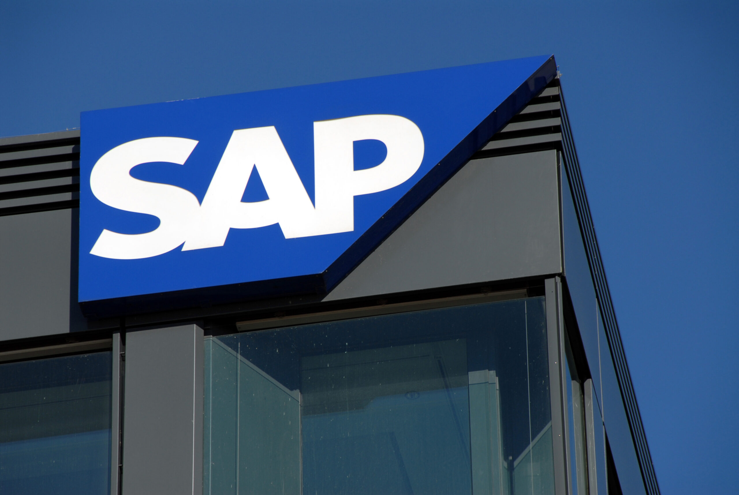 What is SAP S/4HANA and its benefits